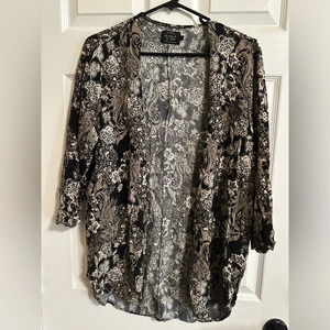 Outfitters & You Kimono Black / Cream/ White Floral & Paisley Large 3/4 sleeve